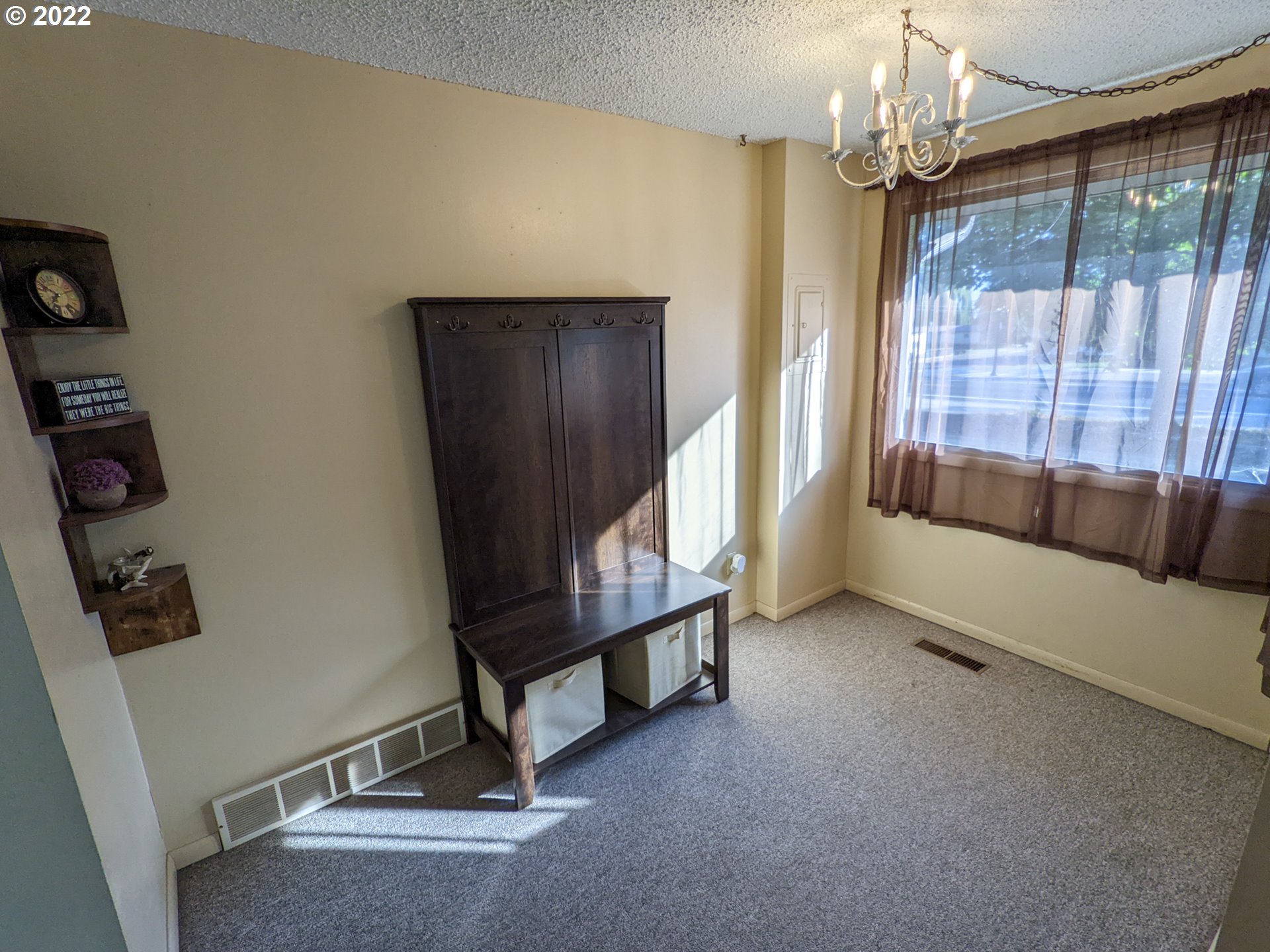 680 Ruckman Avenue Imbler, OR 97841 - Photo 6 of 24 a living room with furniture and a window