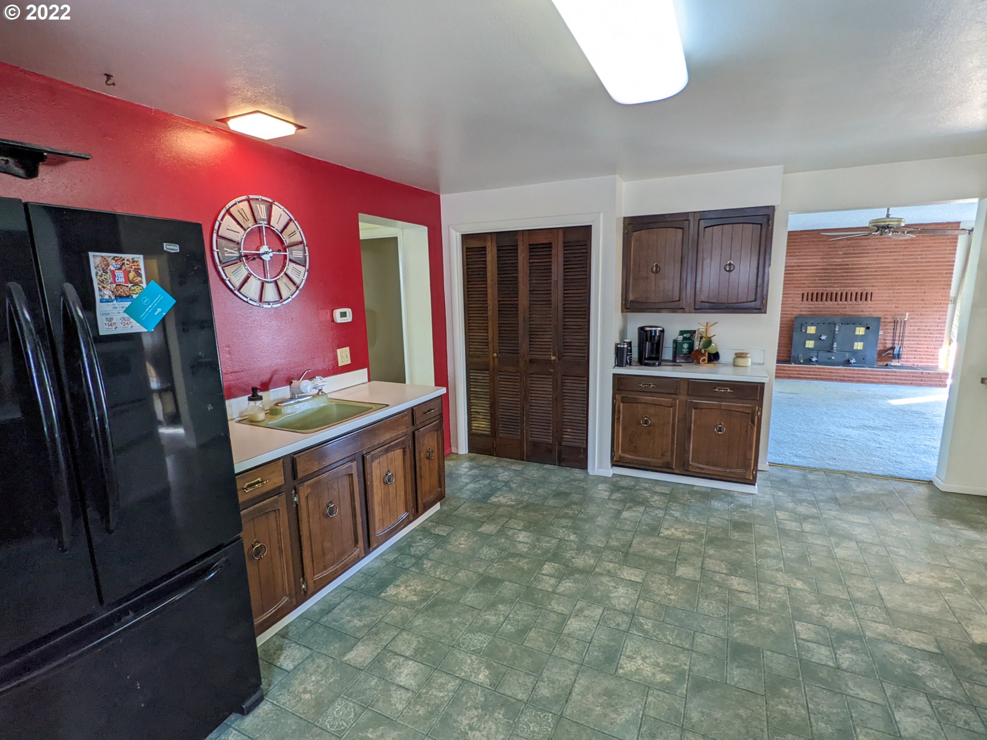 680 Ruckman Avenue Imbler, OR 97841 - Photo 8 of 24 a kitchen with granite countertop a stove and cabinets
