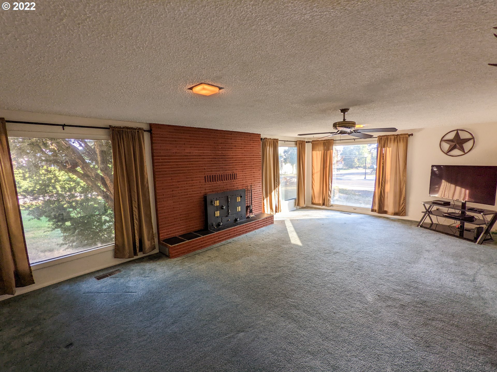 680 Ruckman Avenue Imbler, OR 97841 - Photo 9 of 24 a view of a livingroom with a fireplace and a window