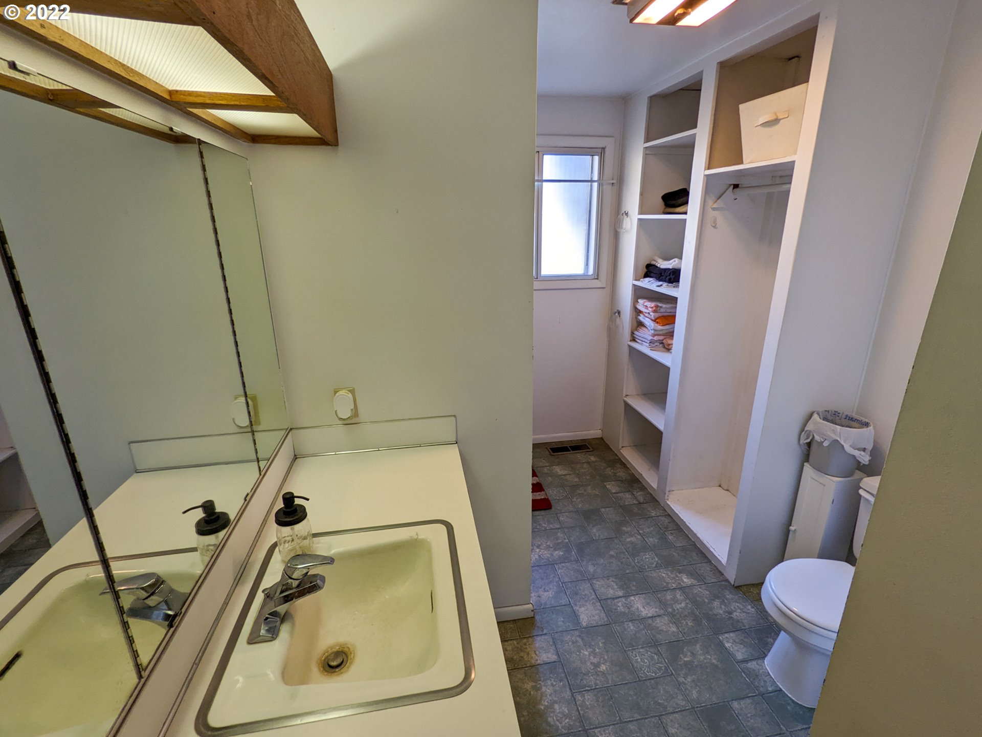 680 Ruckman Avenue Imbler, OR 97841 - Photo 10 of 24 a bathroom with a sink and toilet