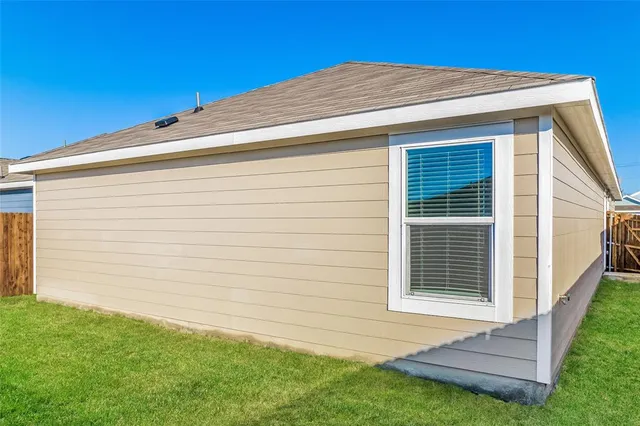 a view of house with backyard