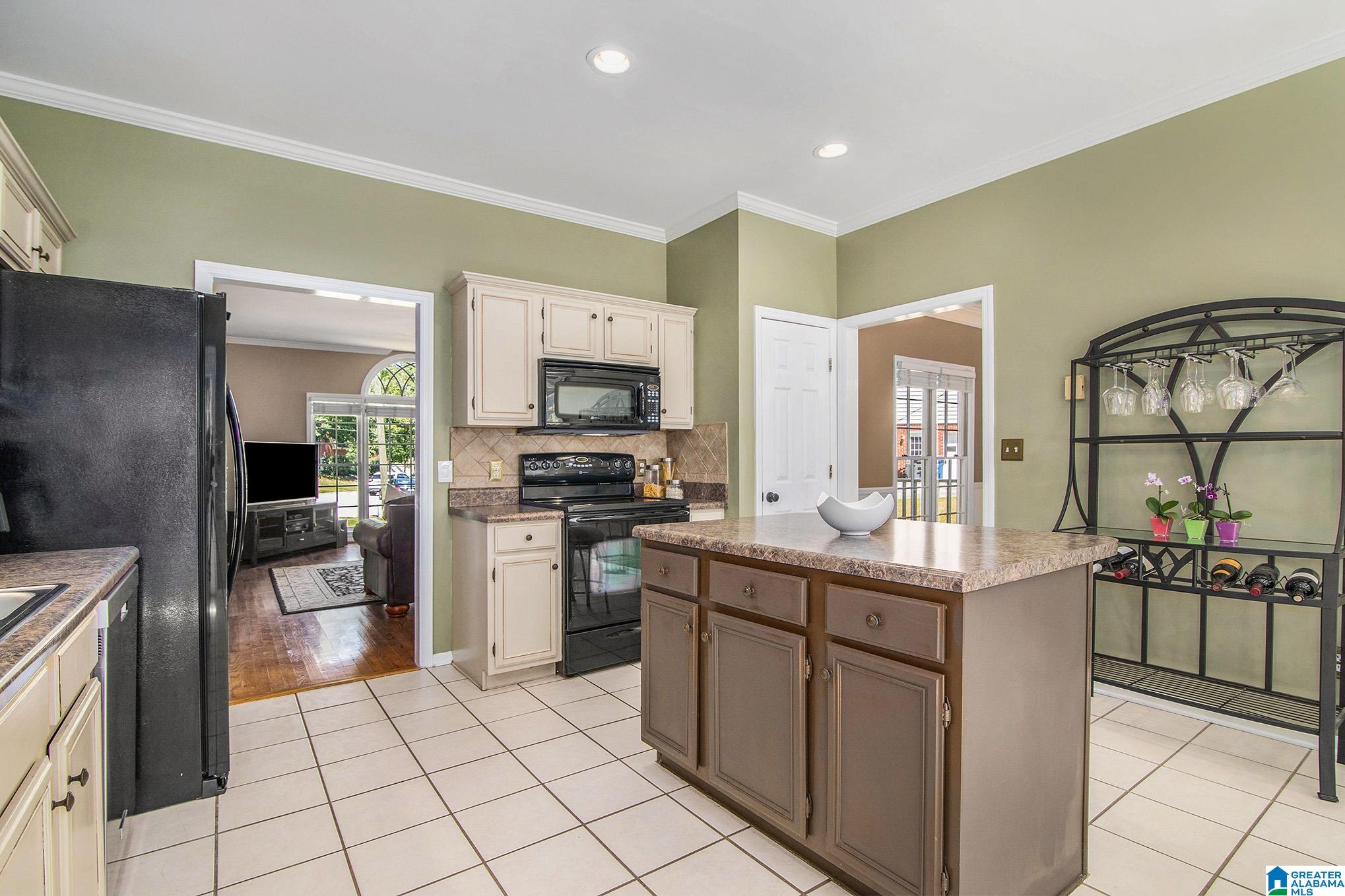 308 Regina Circle Birmingham, AL 35244 - Photo 13 of 42