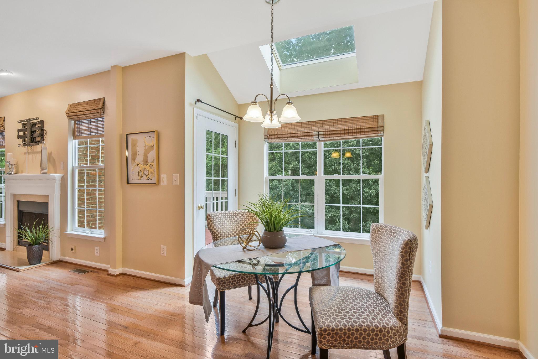 19582 Aspendale Square Ashburn, VA 20147 - Photo 12 of 45 Eat-in kitchen with bump out