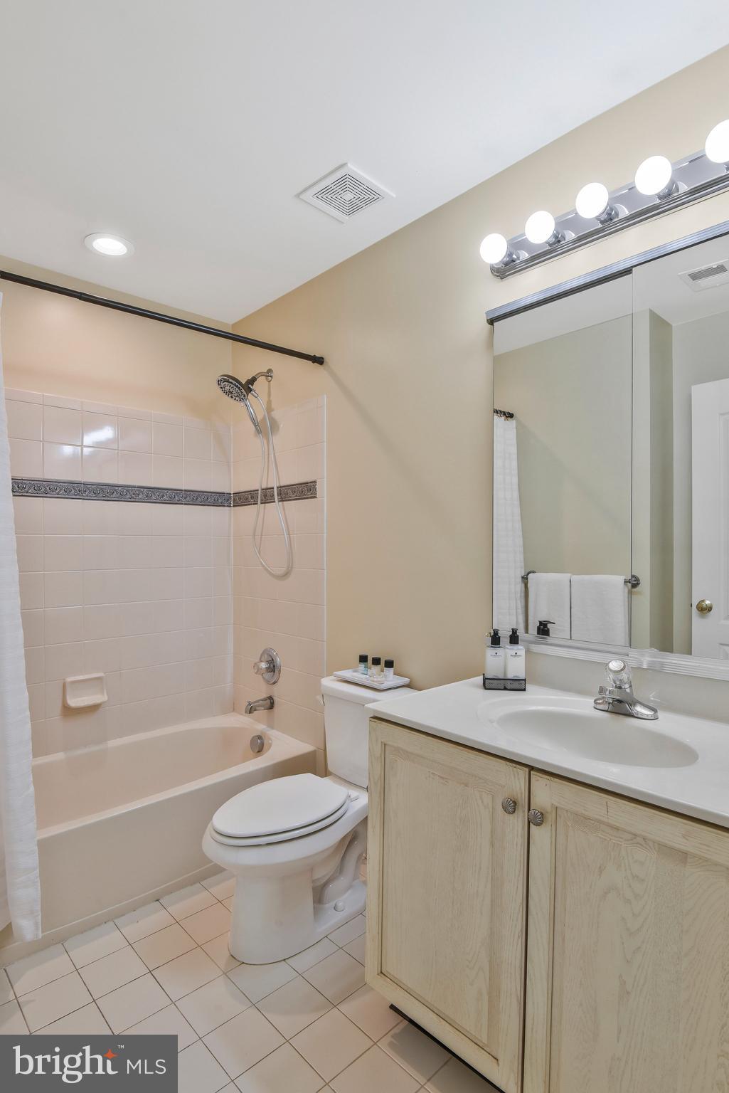 19582 Aspendale Square Ashburn, VA 20147 - Photo 30 of 45