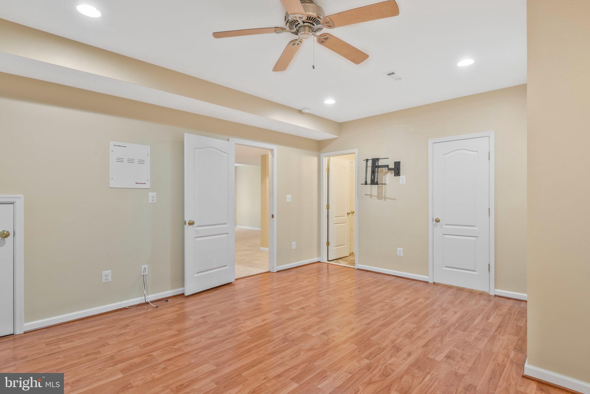19582 Aspendale Square Ashburn, VA 20147 - Photo 35 of 45