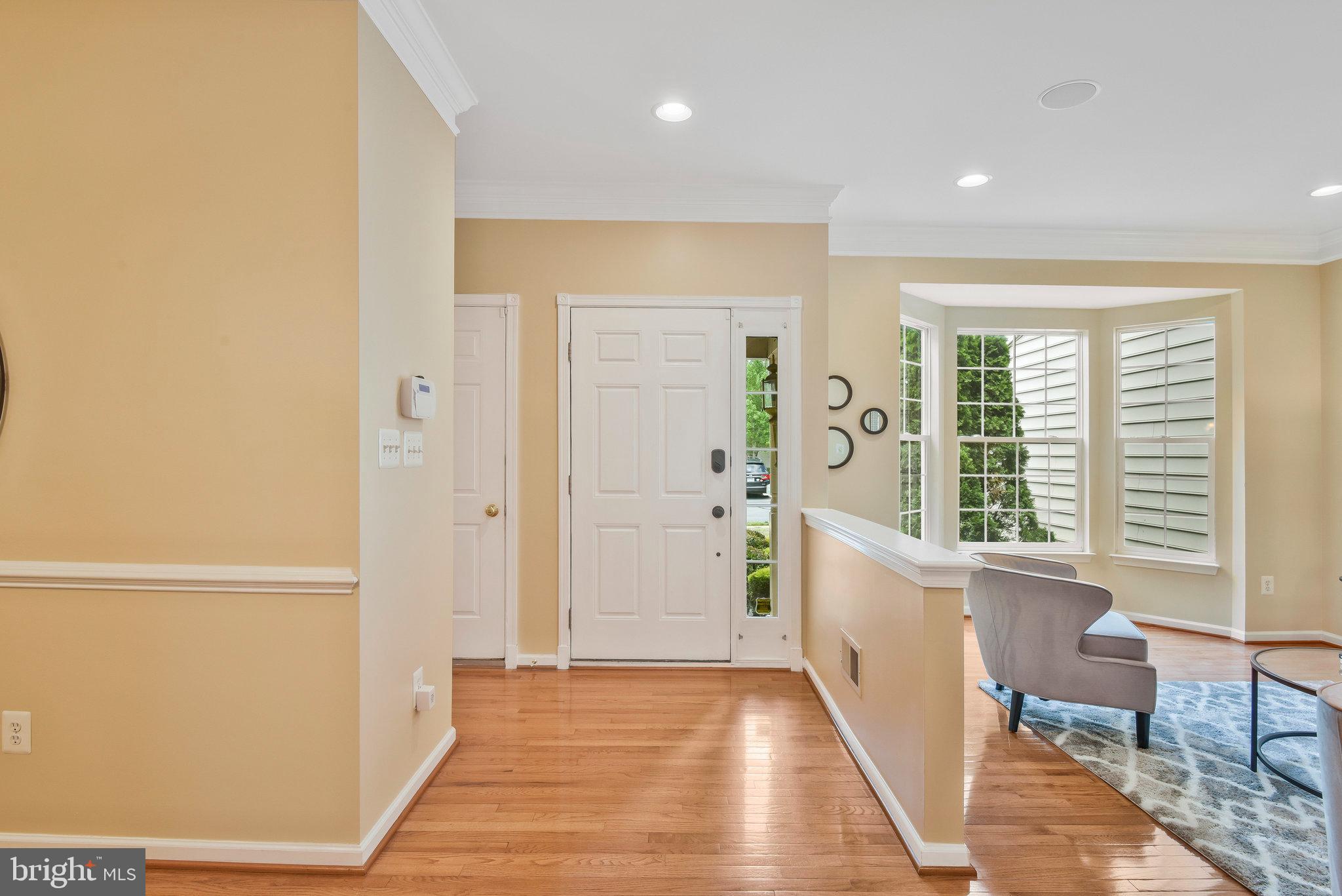 19582 Aspendale Square Ashburn, VA 20147 - Photo 4 of 45 Foyer