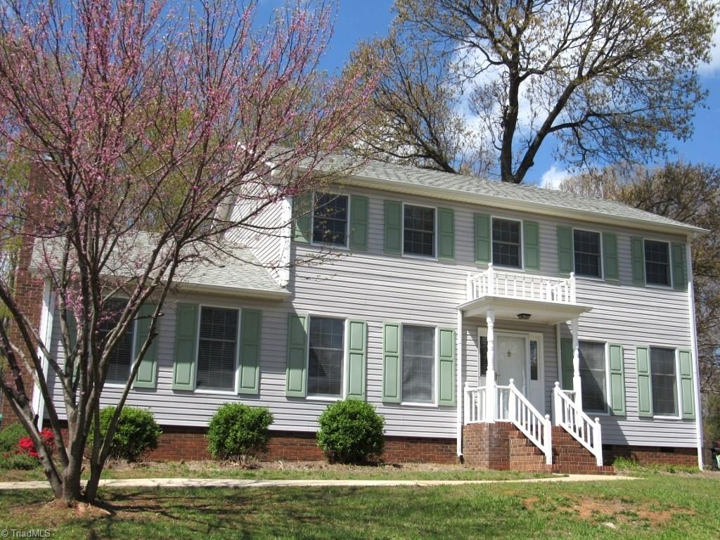 405 Traceway Road High Point, NC 27265 - Photo 1 of 23 Great Home located on a dead end street. vinyl exterior