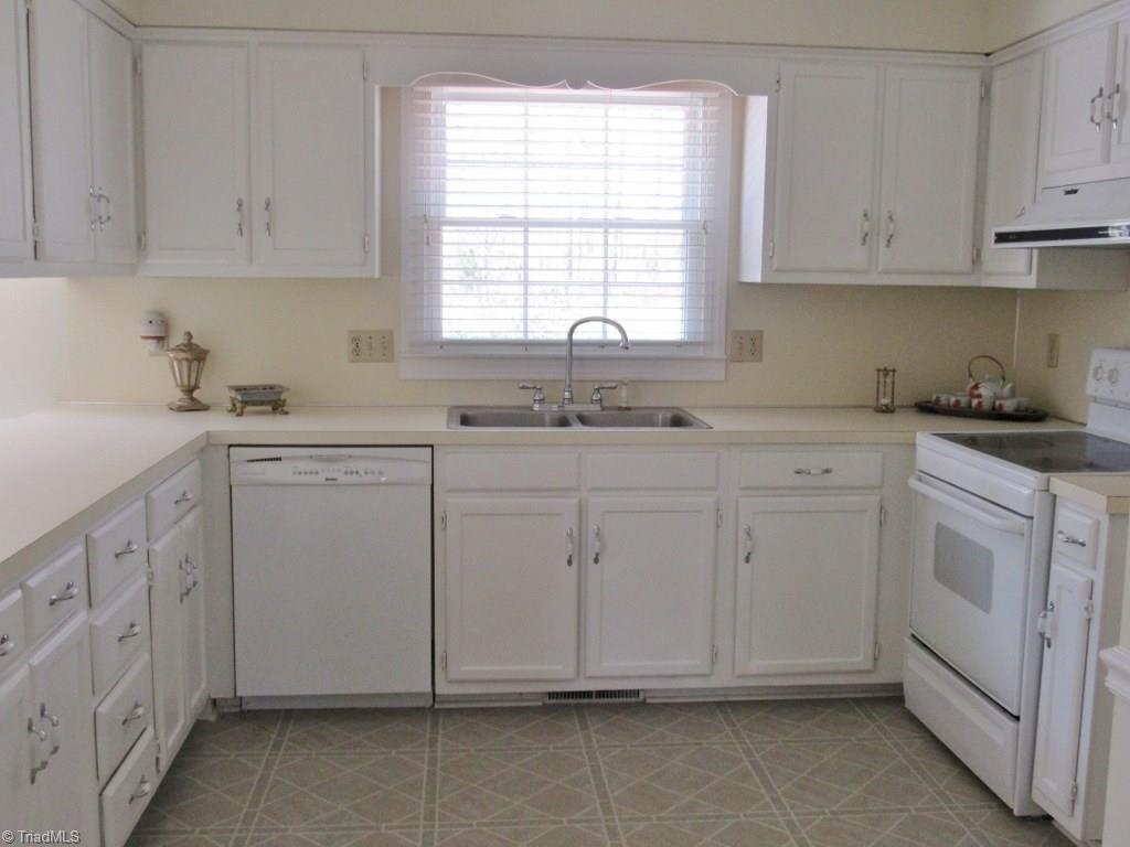 405 Traceway Road High Point, NC 27265 - Photo 6 of 23 Gallery Image 6