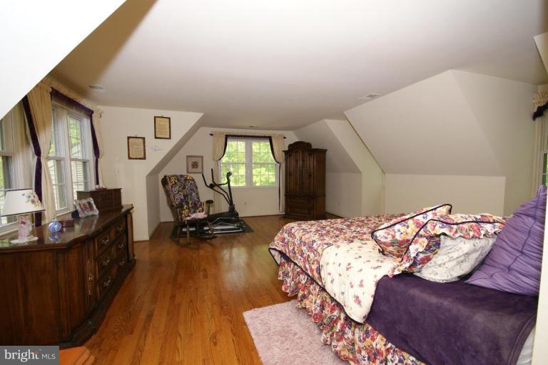 7396 Clifton Road Clifton, VA 20124 - Photo 21 of 30 The master bedroom