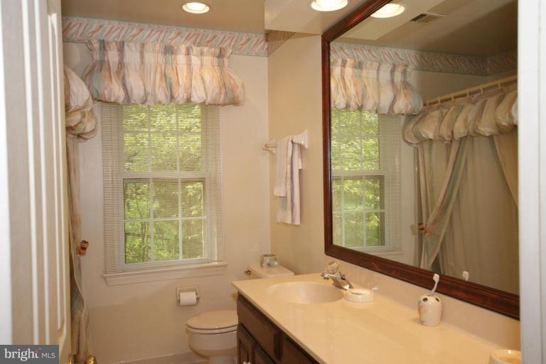 7396 Clifton Road Clifton, VA 20124 - Photo 27 of 30 The full bath on teh second level