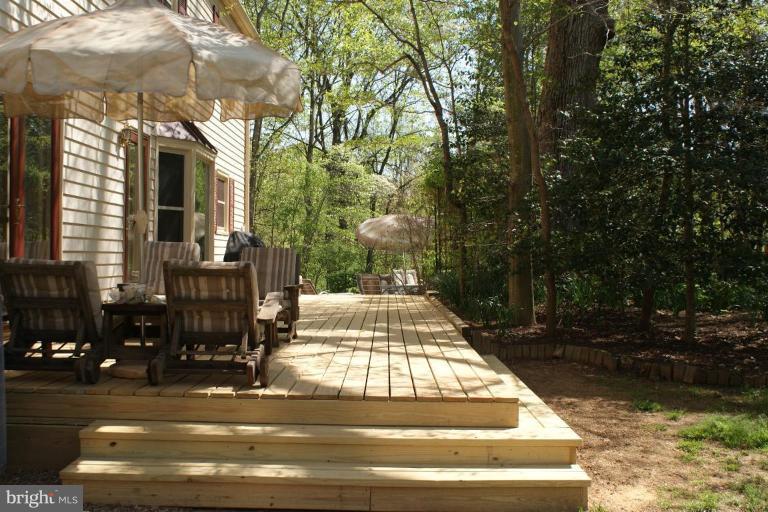 7396 Clifton Road Clifton, VA 20124 - Photo 3 of 30 The new rear deck