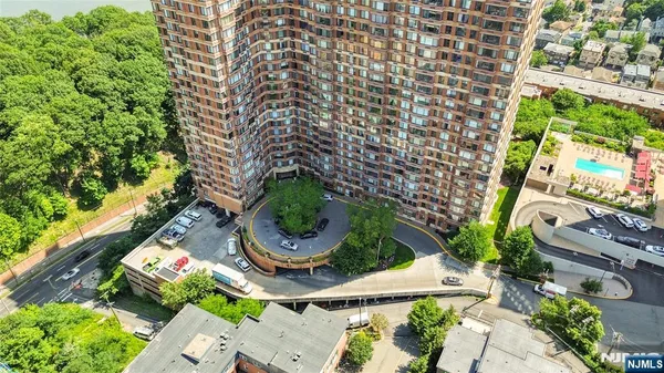 $3,300 | 100 Old Palisade Road, Unit 2909, Fort Lee, NJ 07024
