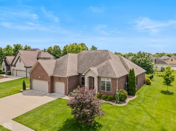 $684,900 | 3831 Sycamore Bend Court, Columbus, IN 47203