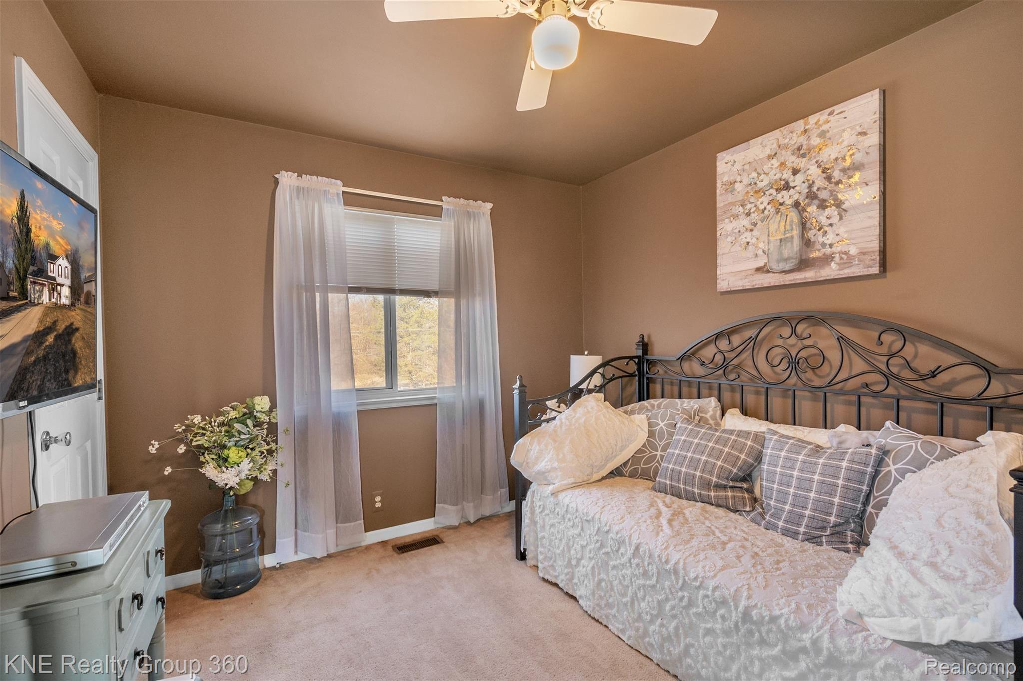 5339 Eagle Road Highland, MI 48356 - Photo 30 of 45 32-5339 Eagle Road-windowstill-real-estate-photography-32.jpg