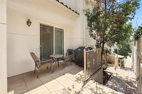 $699,800 | 2743 Montrose Avenue, Unit 110, Montrose, CA 91020