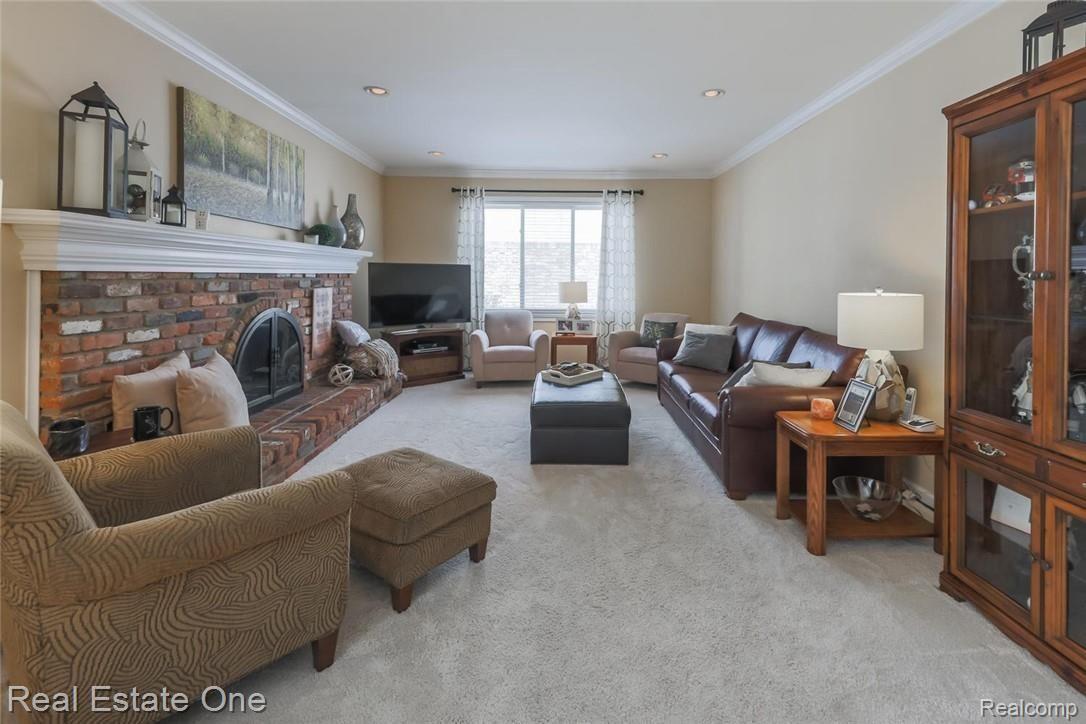 698 Abbey Court Rochester, MI 48307 - Photo 23 of 54 21-Abbey.jpg
