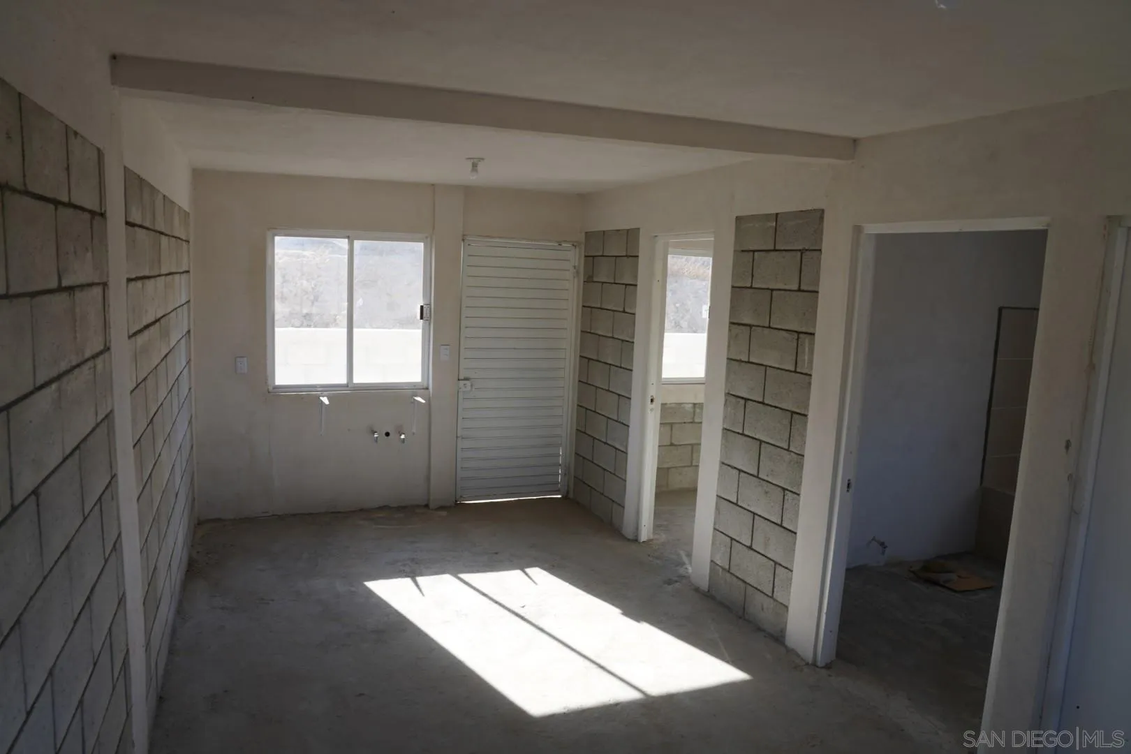23 Blvd. Prieto Azabache Tijuana, B.C. 99999 - Photo 24 of 34 a view of an empty room with a window
