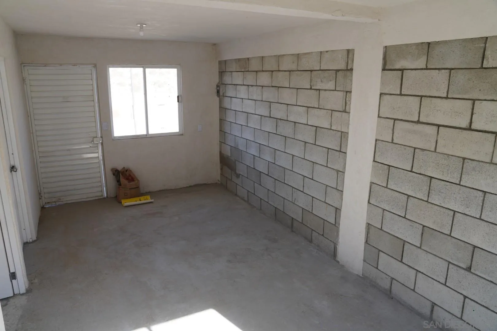 23 Blvd. Prieto Azabache Tijuana, B.C. 99999 - Photo 26 of 34 a view of a room that has a fountain in it