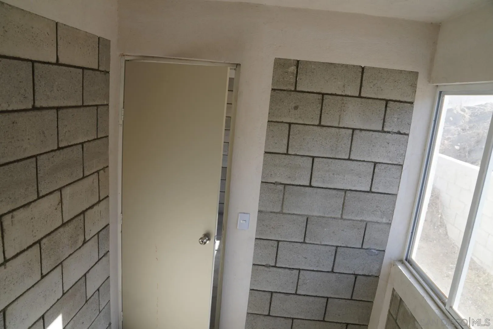 23 Blvd. Prieto Azabache Tijuana, B.C. 99999 - Photo 27 of 34 a view of a room with shelf