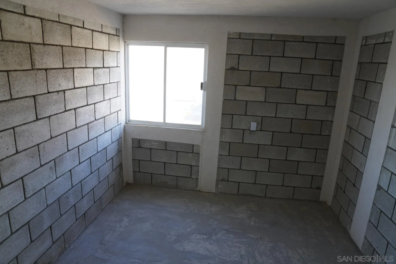 23 Blvd. Prieto Azabache Tijuana, B.C. 99999 - Photo 29 of 34 close up of shower