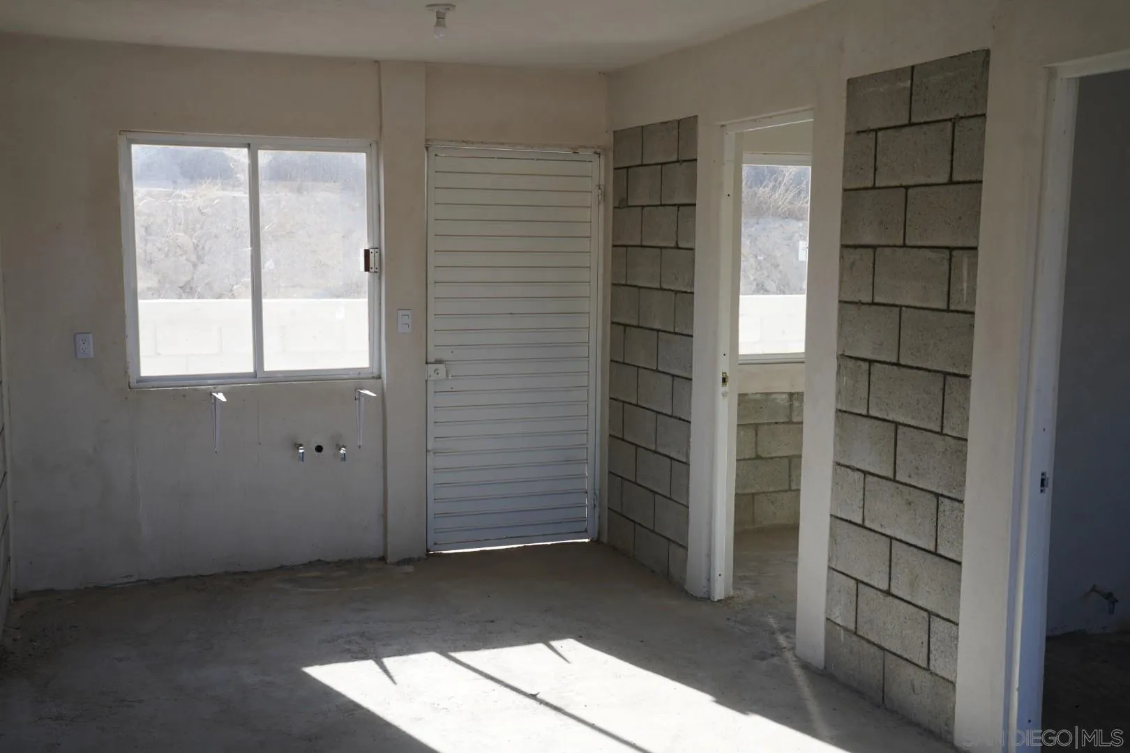 23 Blvd. Prieto Azabache Tijuana, B.C. 99999 - Photo 9 of 34 a view of walk in closet and window