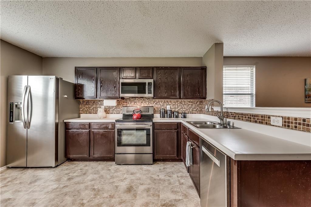 1608 Rialto Way Justin, TX 76247 - Photo 10 of 30 Gallery Image 10