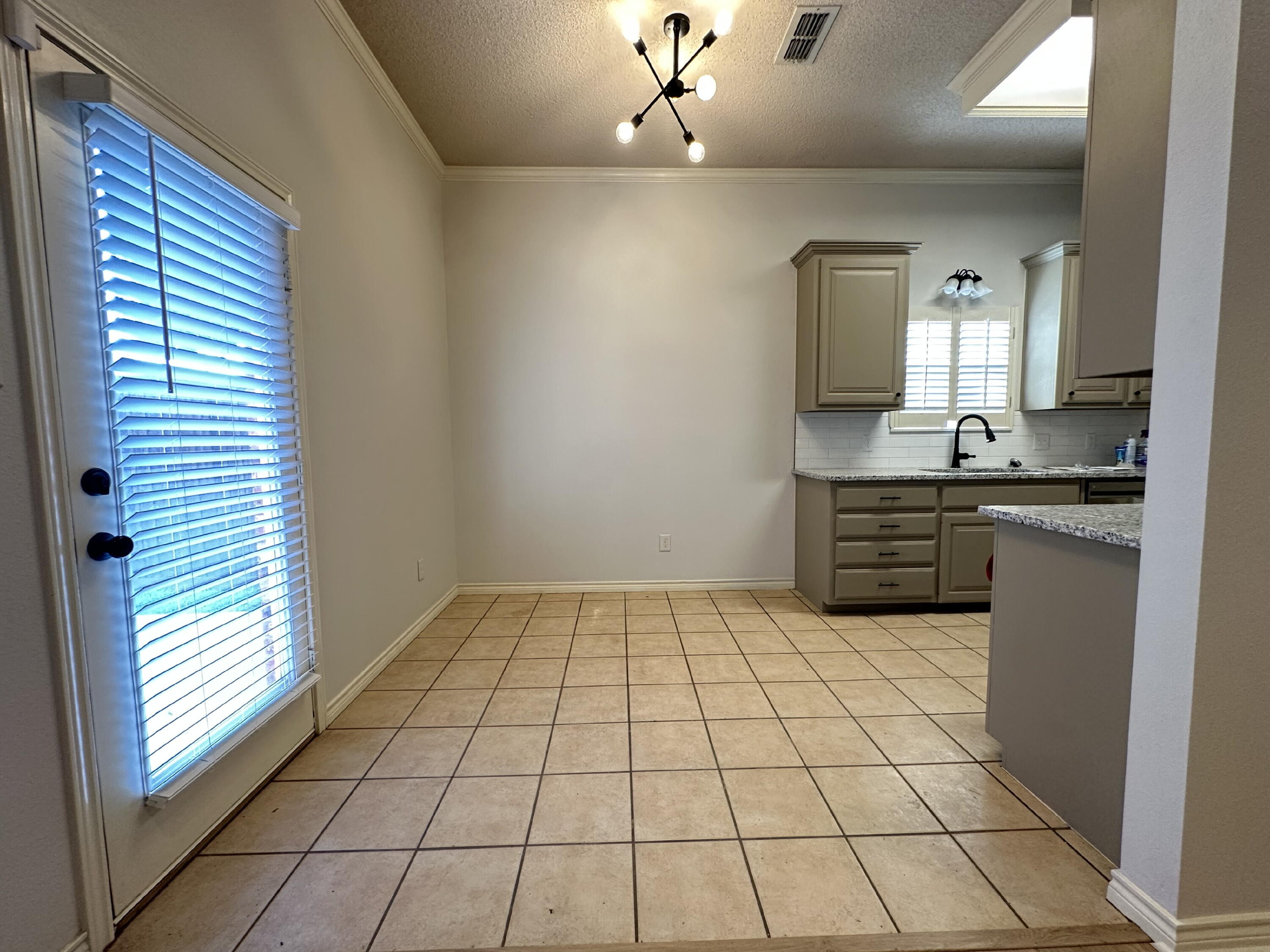 5422 99th Street Lubbock, TX 79424 - Photo 5 of 21 IMG_1428