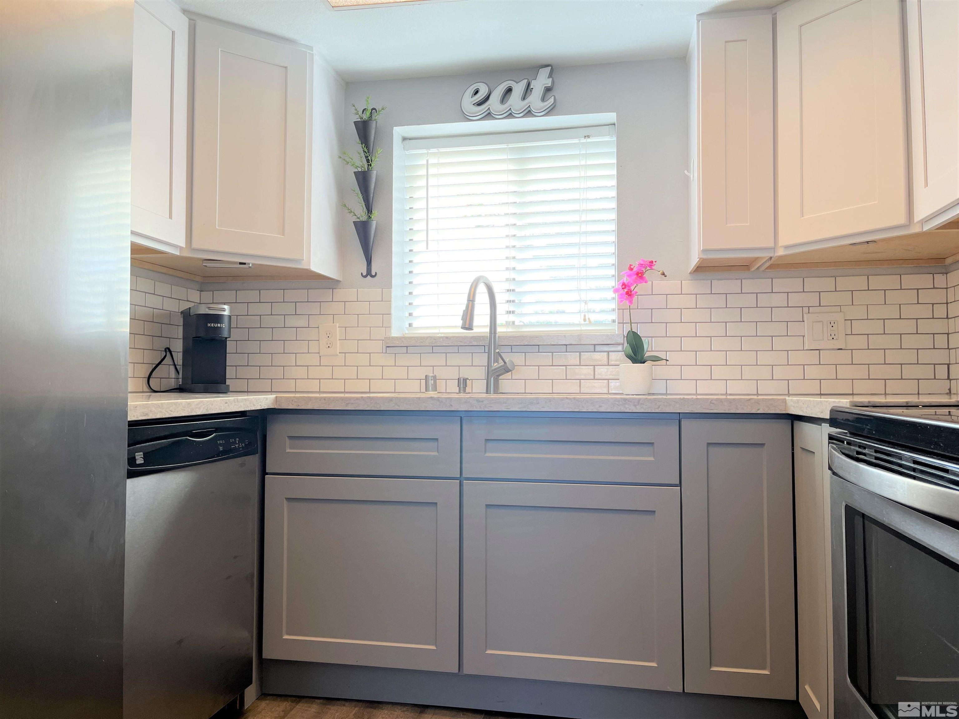 121 Vista Rafael Parkway Reno, NV 89503 - Photo 3 of 13 Photo 3