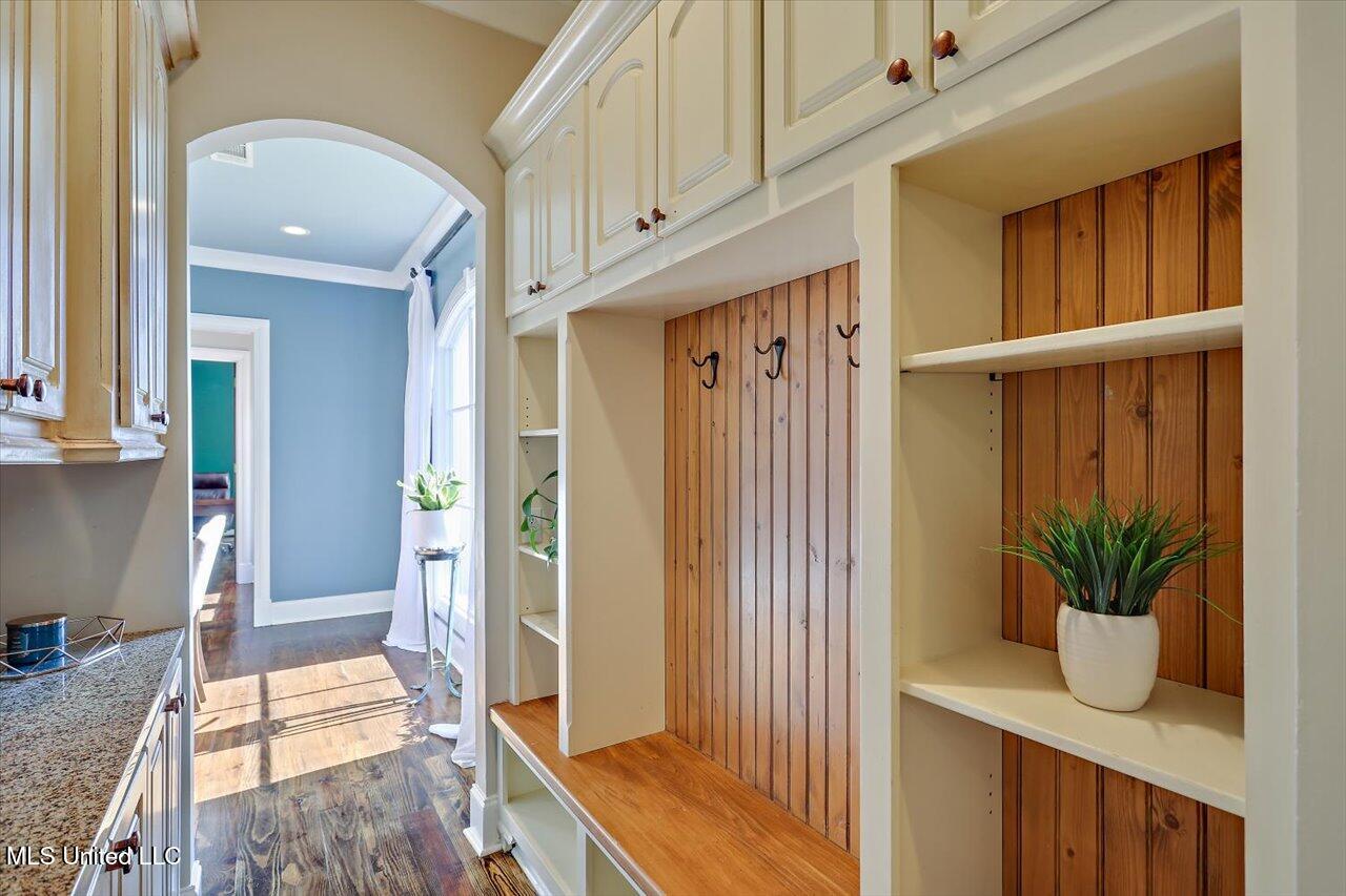 105 Victoria Place Madison, MS 39110 - Photo 20 of 47 Mud Room