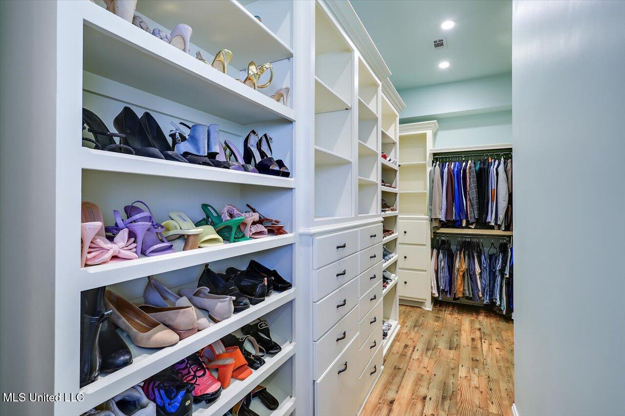 105 Victoria Place Madison, MS 39110 - Photo 28 of 47 Primary Closet