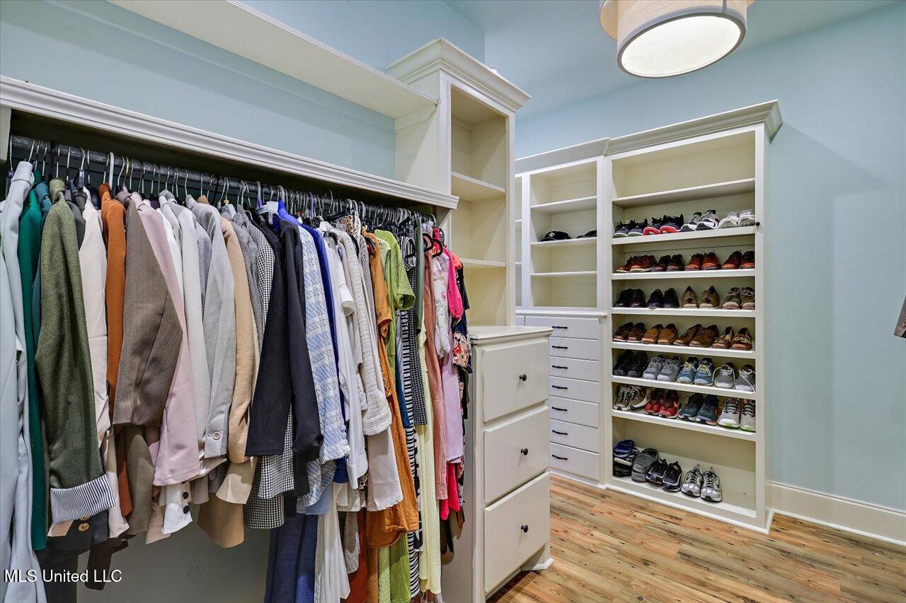 105 Victoria Place Madison, MS 39110 - Photo 30 of 47 Primary Closet