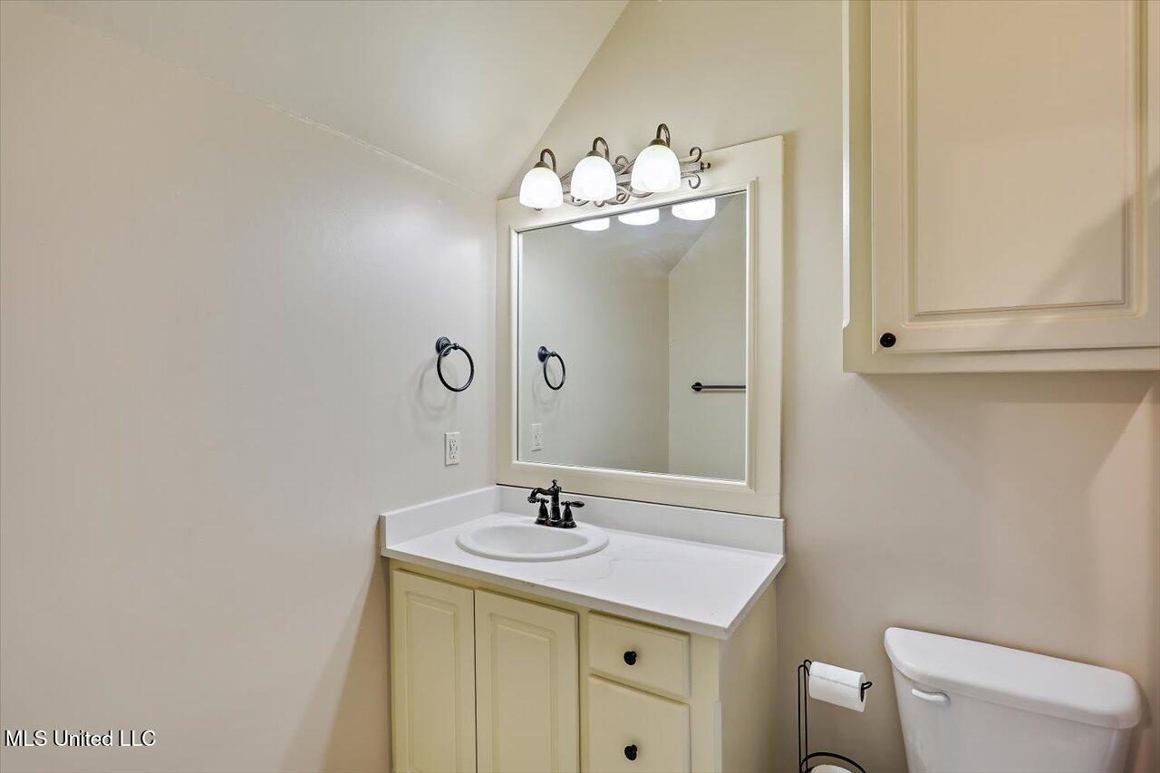 105 Victoria Place Madison, MS 39110 - Photo 37 of 47 Bathroom 3