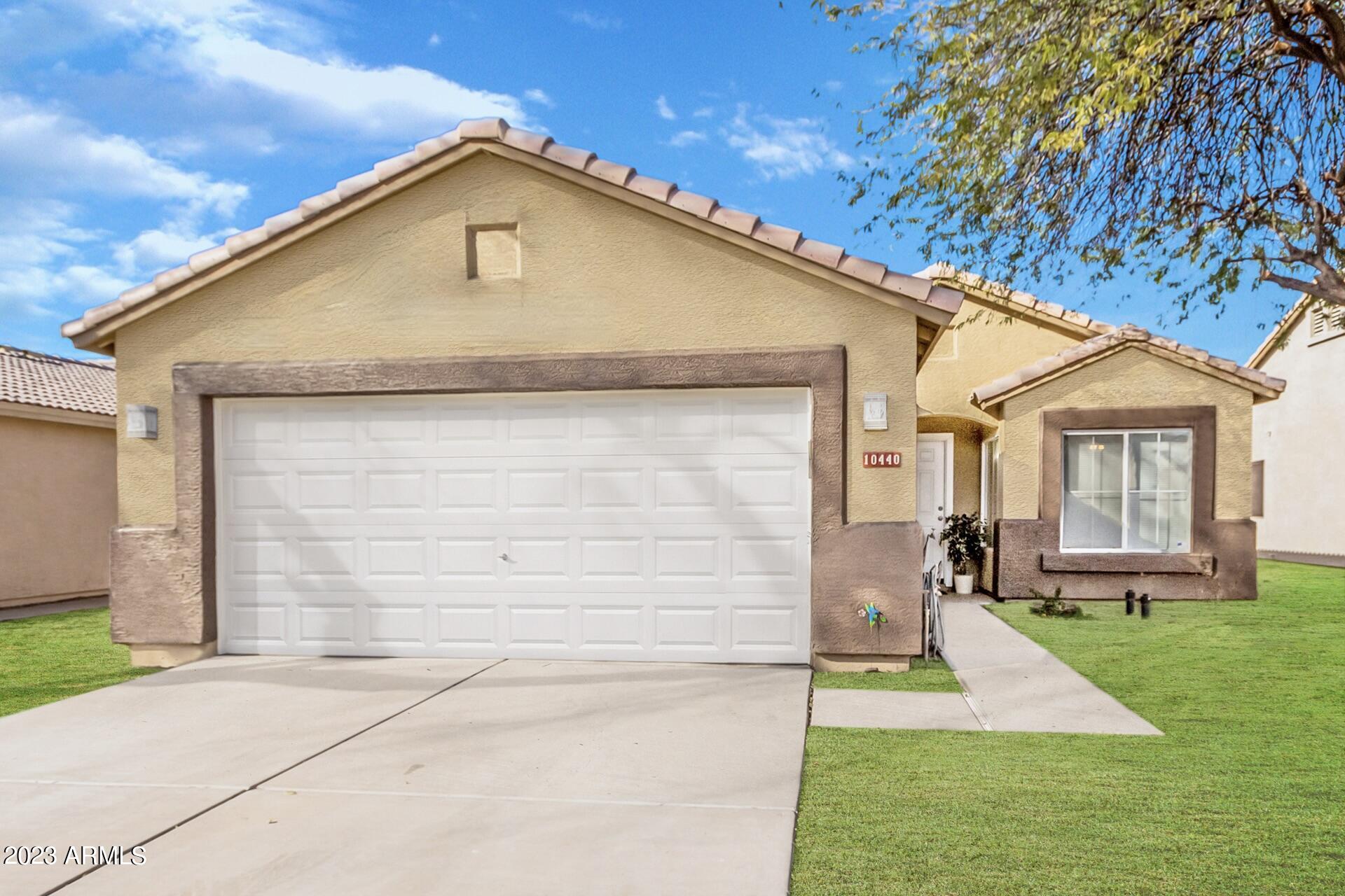 10440 West Granada Road Avondale, AZ 85392 - Photo 26 of 28 Simulated Grass Front