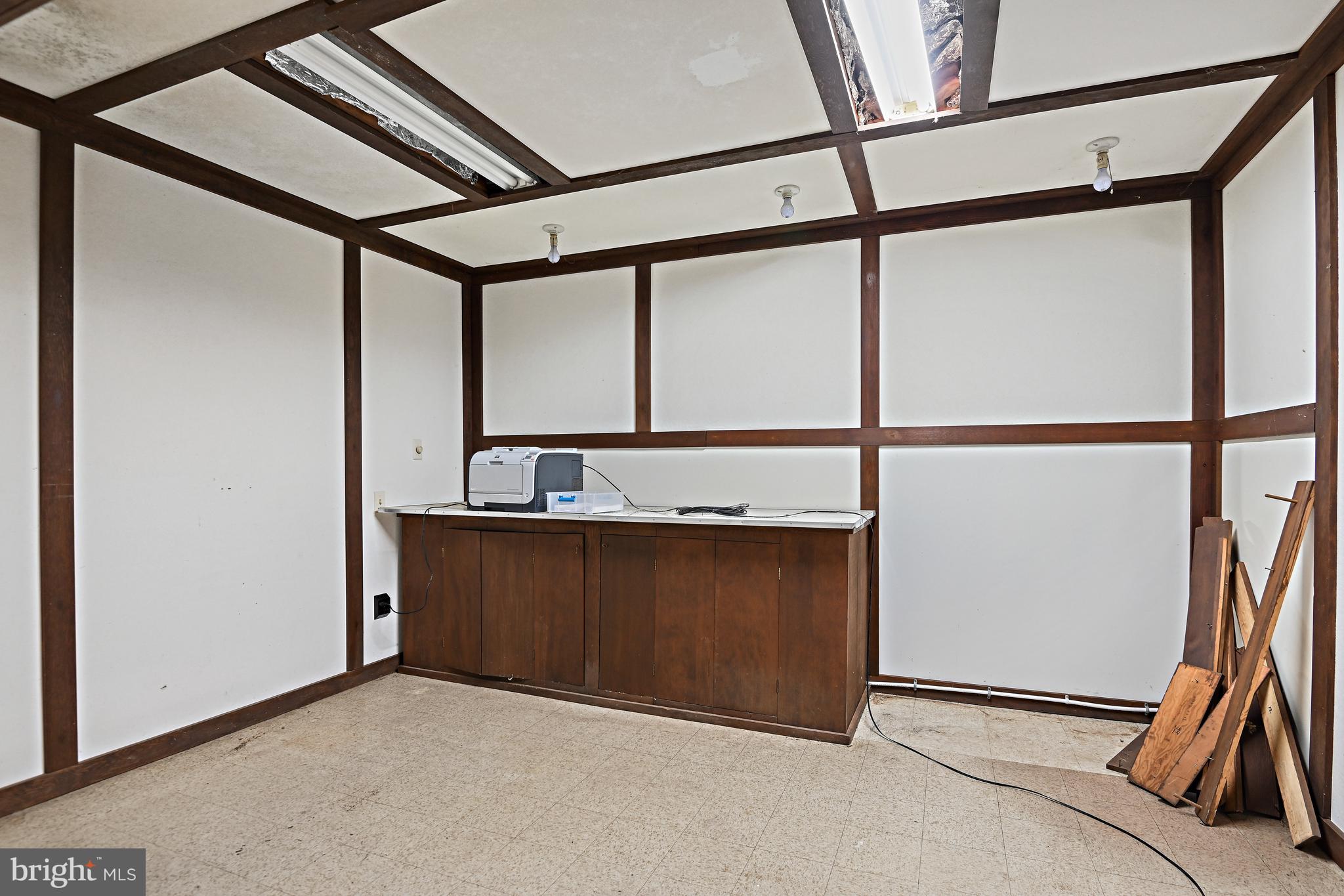 12008 Whip Road Reston, VA 20191 - Photo 38 of 48 Great space for photography work, office work etc.