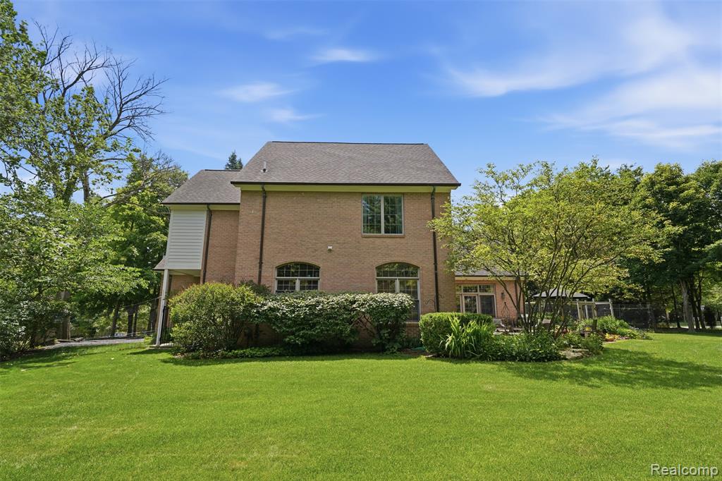 34555 Quaker Valley Road Farmington Hills, MI 48331 - Photo 39 of 53