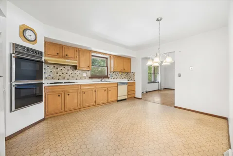 $400,000 | 27W641 Holly Court, West Chicago, IL 60185
