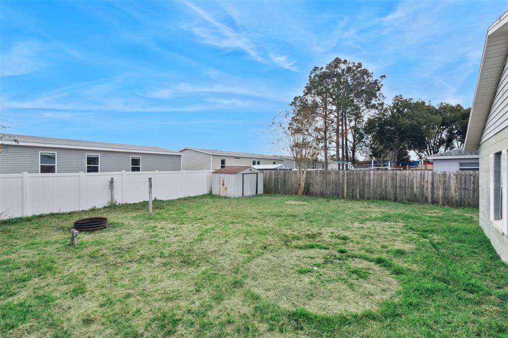 21 Cayman Circle Umatilla, FL 32784 - Photo 21 of 21 a backyard of a house with lots of green space