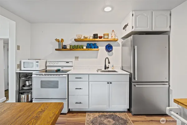 $885,000 | 5530 East Mason Lake Drive West, Grapeview, WA 98546