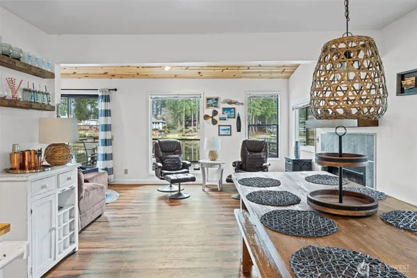 $885,000 | 5530 East Mason Lake Drive West, Grapeview, WA 98546