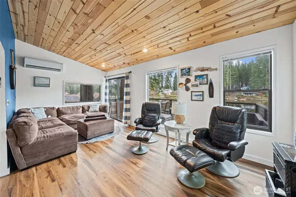 $885,000 | 5530 East Mason Lake Drive West, Grapeview, WA 98546