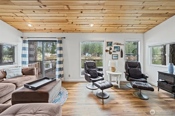 $885,000 | 5530 East Mason Lake Drive West, Grapeview, WA 98546