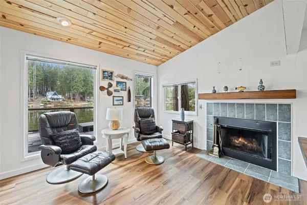 $885,000 | 5530 East Mason Lake Drive West, Grapeview, WA 98546