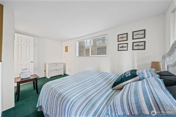 $885,000 | 5530 East Mason Lake Drive West, Grapeview, WA 98546