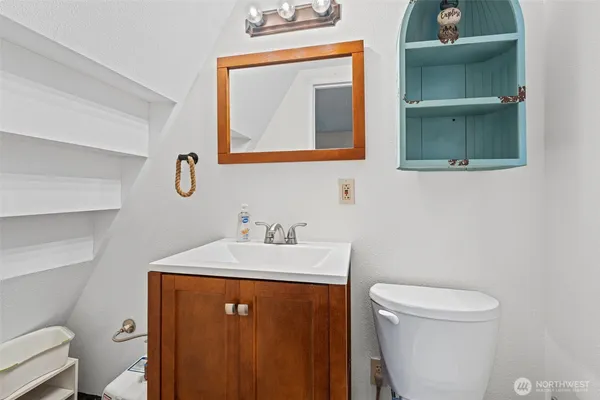 $885,000 | 5530 East Mason Lake Drive West, Grapeview, WA 98546