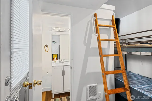 $885,000 | 5530 East Mason Lake Drive West, Grapeview, WA 98546