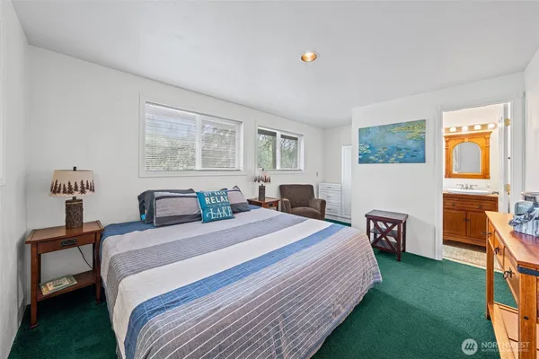 $885,000 | 5530 East Mason Lake Drive West, Grapeview, WA 98546