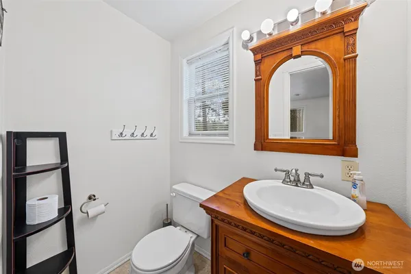 $885,000 | 5530 East Mason Lake Drive West, Grapeview, WA 98546