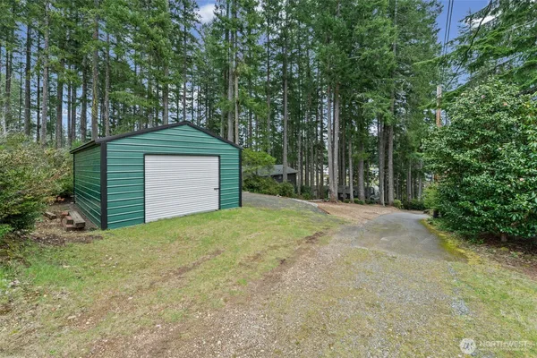 $885,000 | 5530 East Mason Lake Drive West, Grapeview, WA 98546