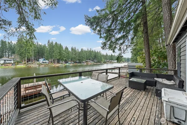 $885,000 | 5530 East Mason Lake Drive West, Grapeview, WA 98546