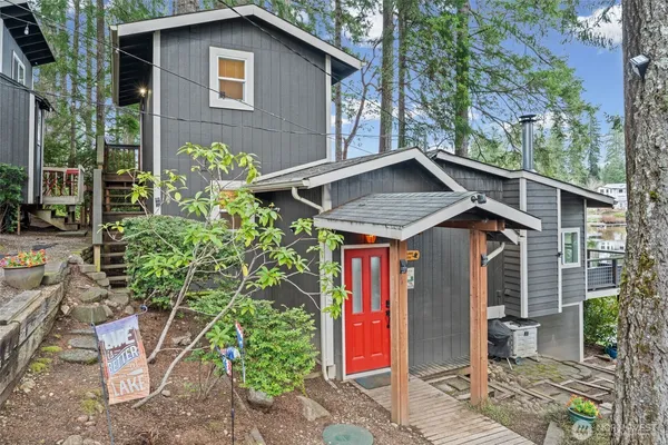 $885,000 | 5530 East Mason Lake Drive West, Grapeview, WA 98546